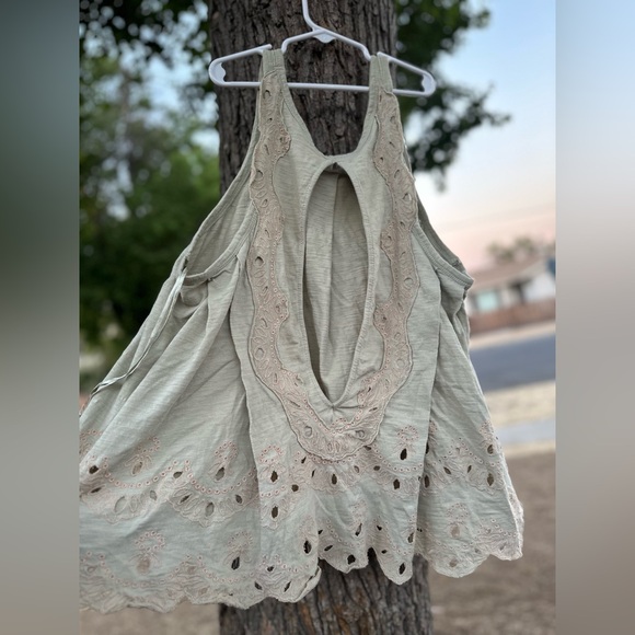 Elegant Lace-Trimmed Olive Green Women's Free People Top - Picture 3 of 4
